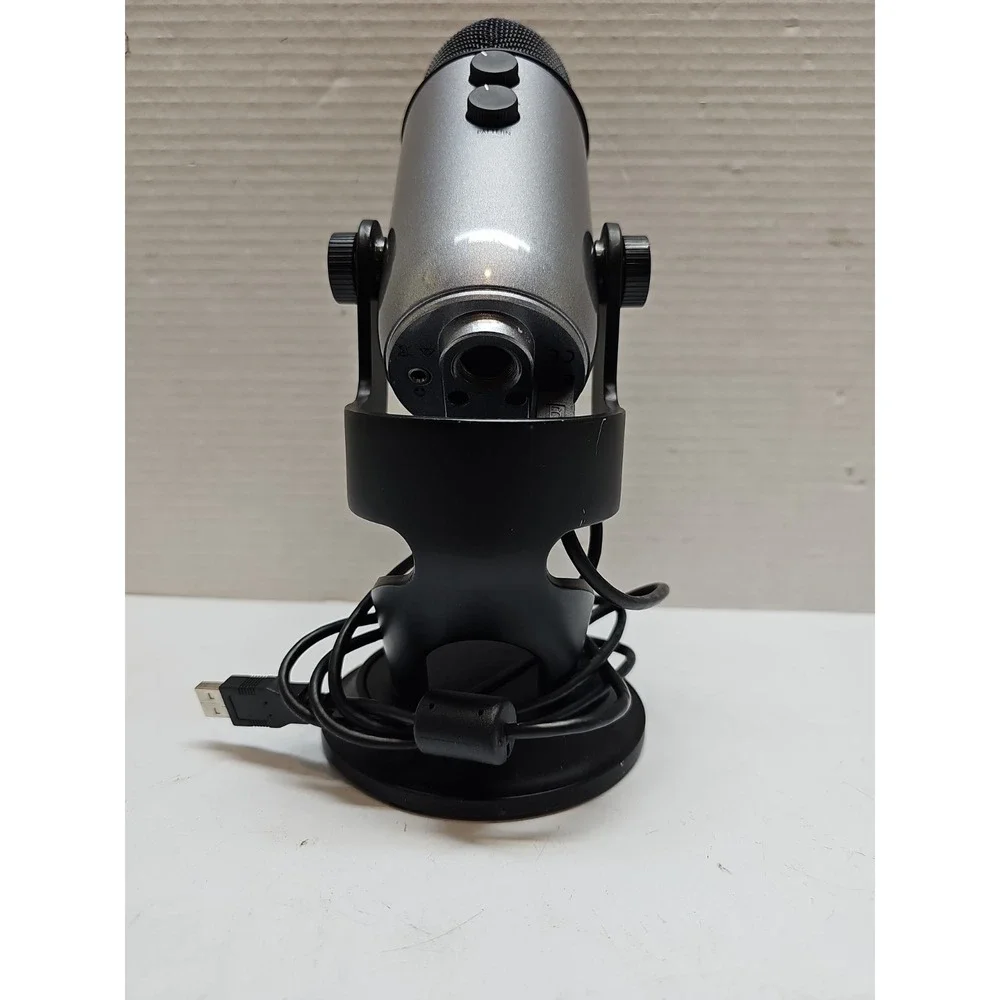 Blue Yeti Silver USB Microphone by Logitech – Pro Condenser Mic for Streaming‎
